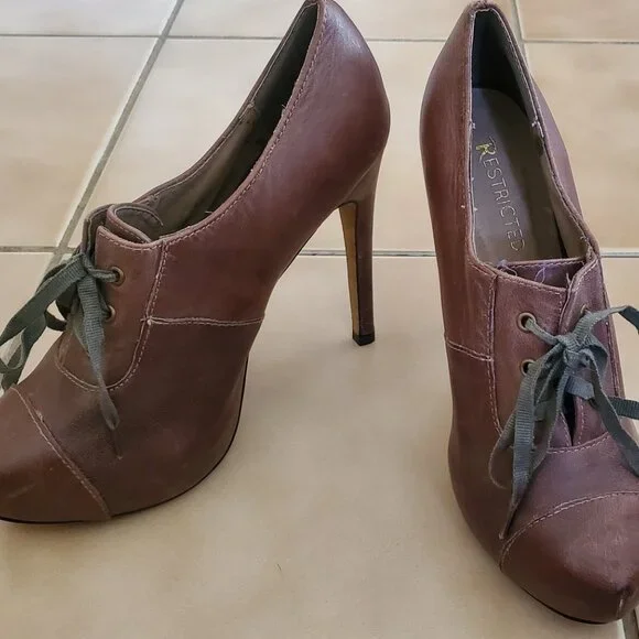 Restricted Brown Leather Lace-Up Oxford Heels – Size 9 - Picture 16 of 16